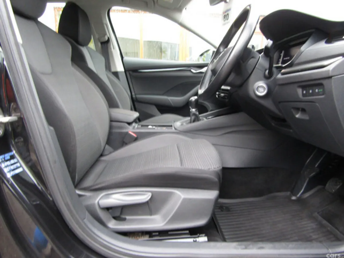 Skoda Octavia Hatchback, Diesel, 2021, Black