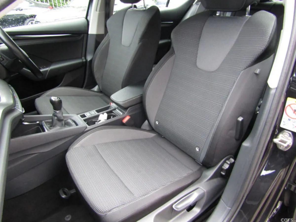Skoda Octavia Hatchback, Diesel, 2021, Black