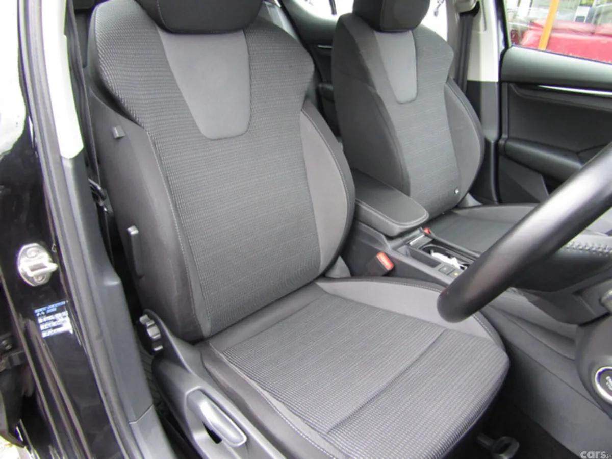 Skoda Octavia Hatchback, Diesel, 2021, Black