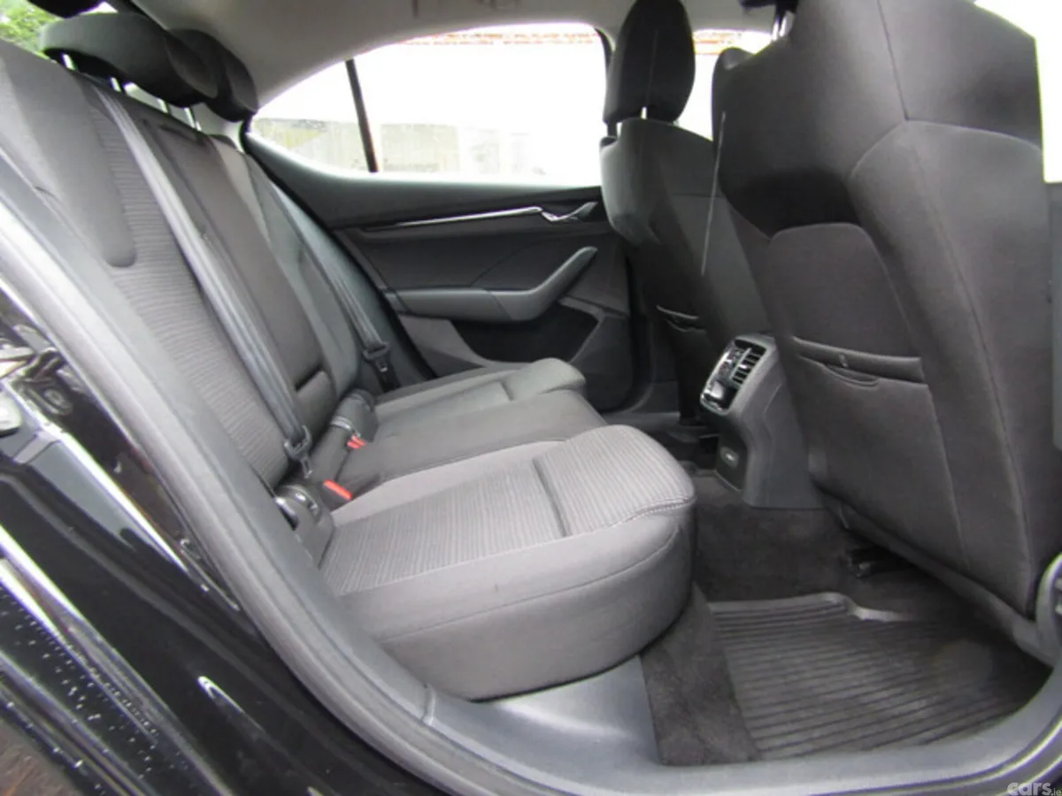 Skoda Octavia Hatchback, Diesel, 2021, Black