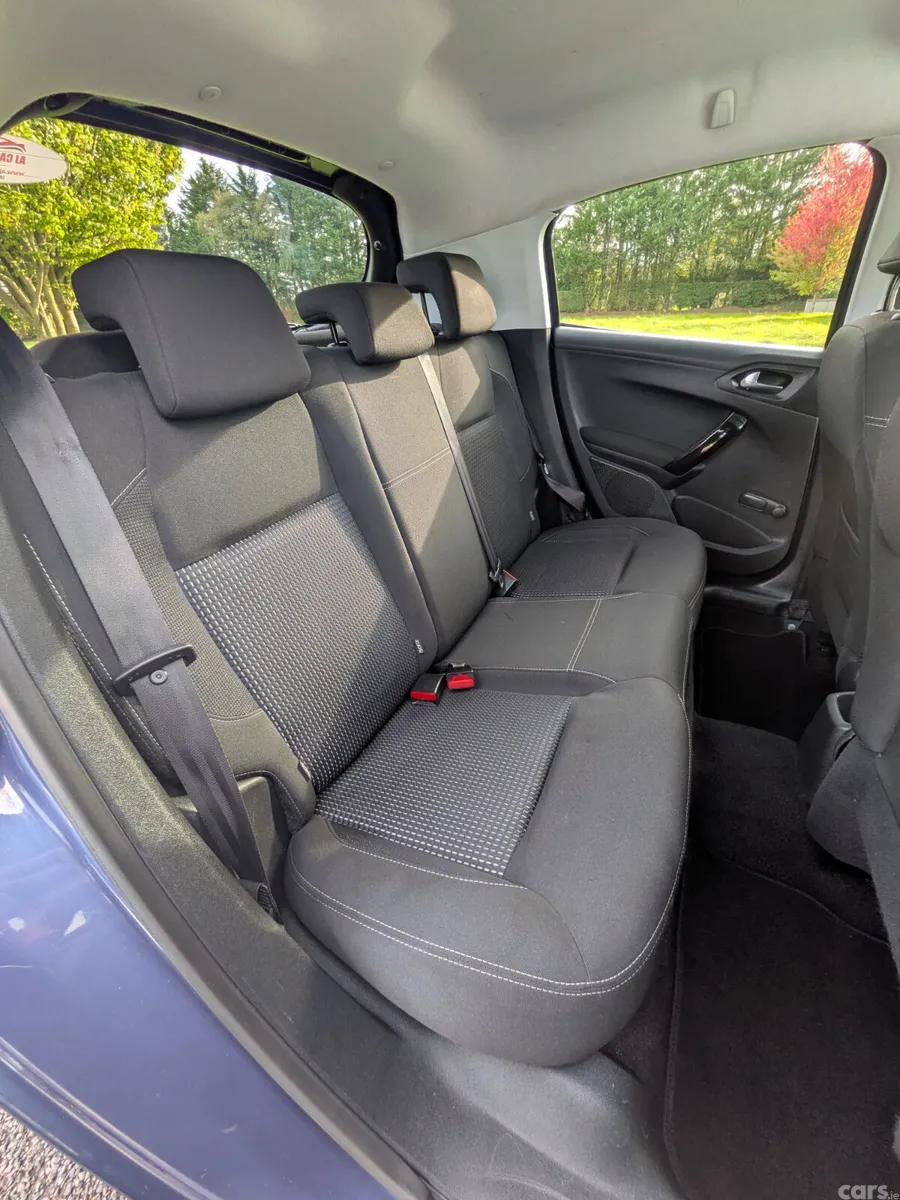 Peugeot 208 Hatchback, Diesel, 2016, Blue