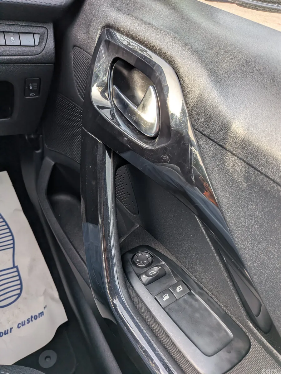 Peugeot 208 Hatchback, Diesel, 2016, Blue