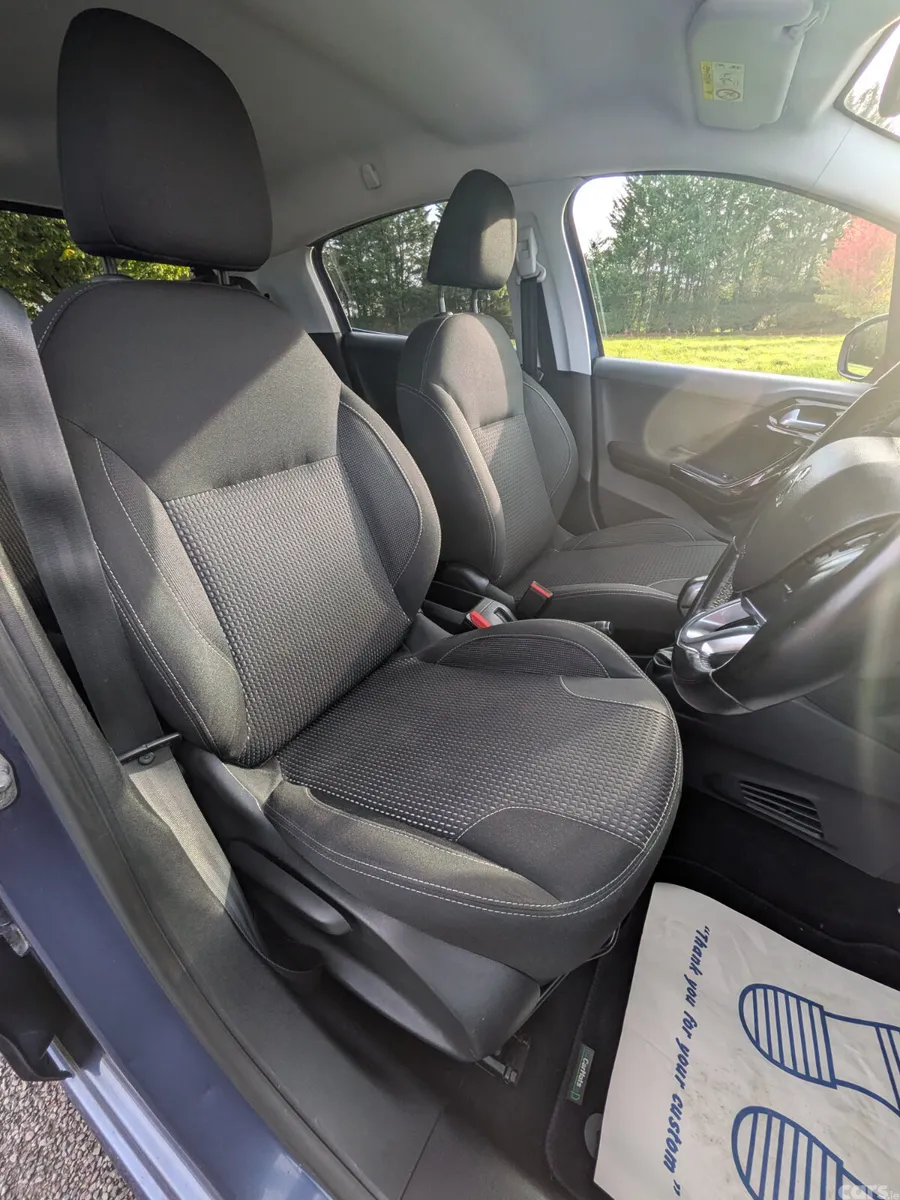 Peugeot 208 Hatchback, Diesel, 2016, Blue