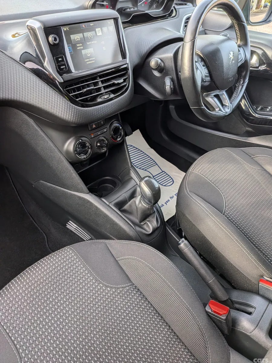Peugeot 208 Hatchback, Diesel, 2016, Blue