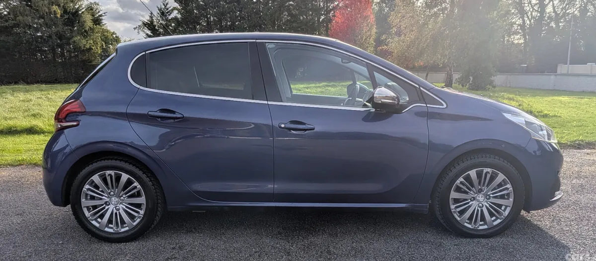 Peugeot 208 Hatchback, Diesel, 2016, Blue
