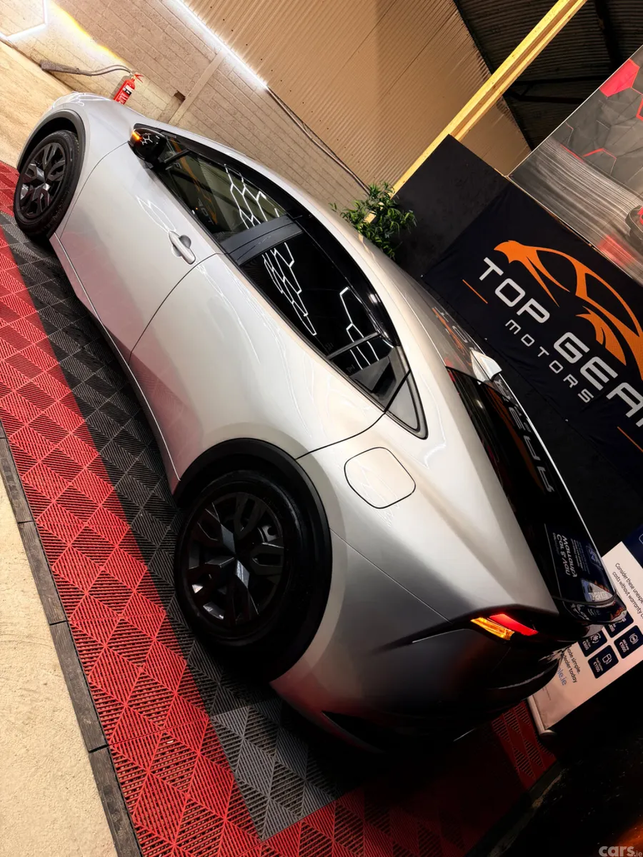 Toyota Prius Saloon, Petrol Hybrid, 2023, Silver