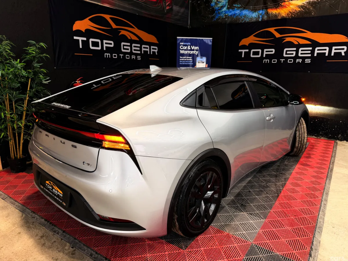 Toyota Prius Saloon, Petrol Hybrid, 2023, Silver