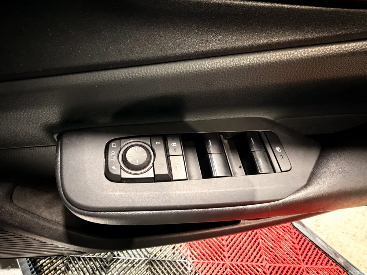 Toyota Prius Saloon, Petrol Hybrid, 2023, Silver