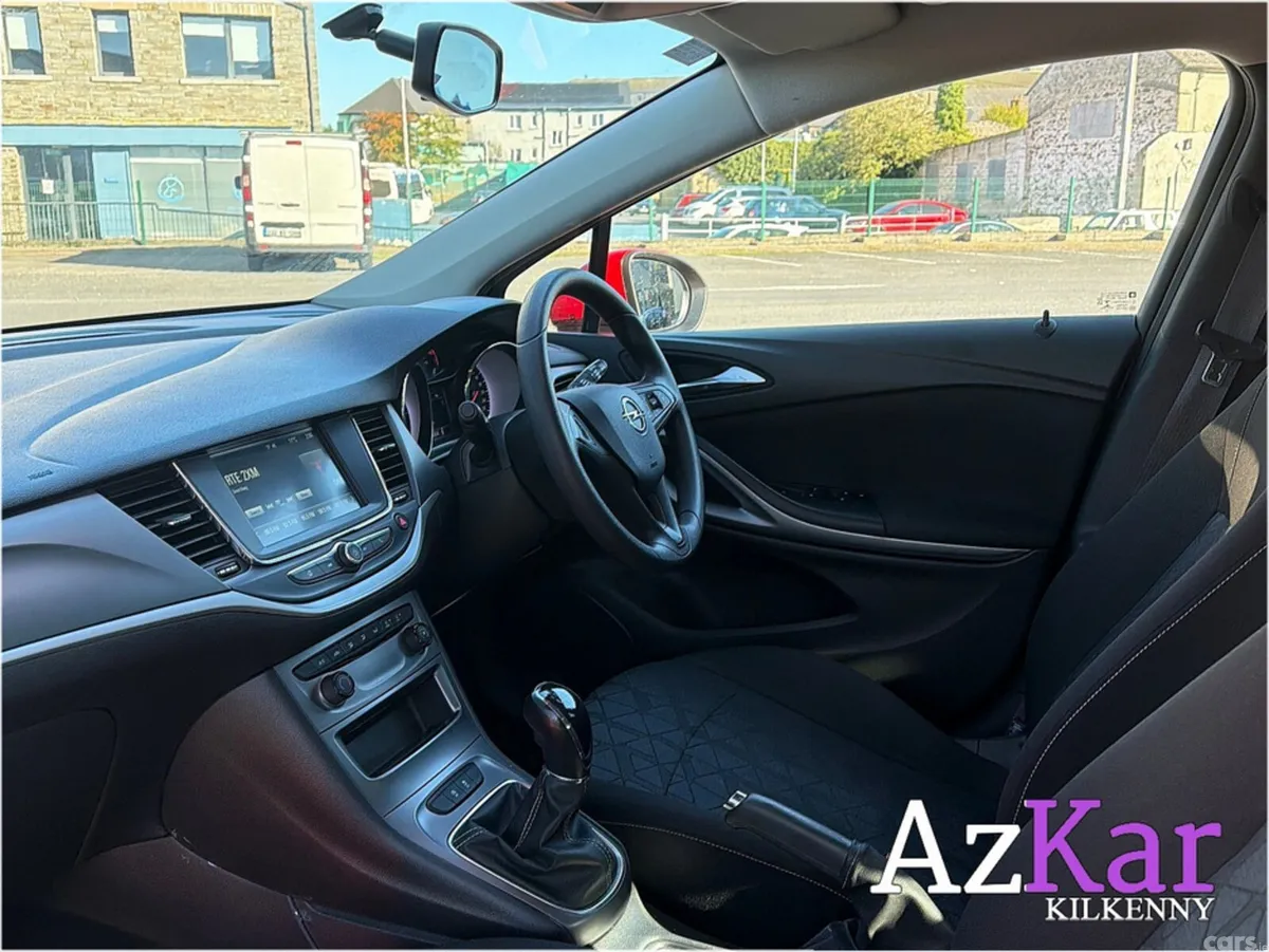 Opel Astra Hatchback, Diesel, 2019, Red