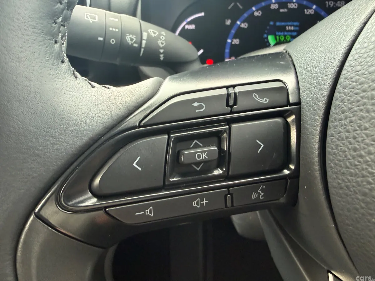 Toyota Yaris Cross SUV, Petrol Hybrid, 2023, White