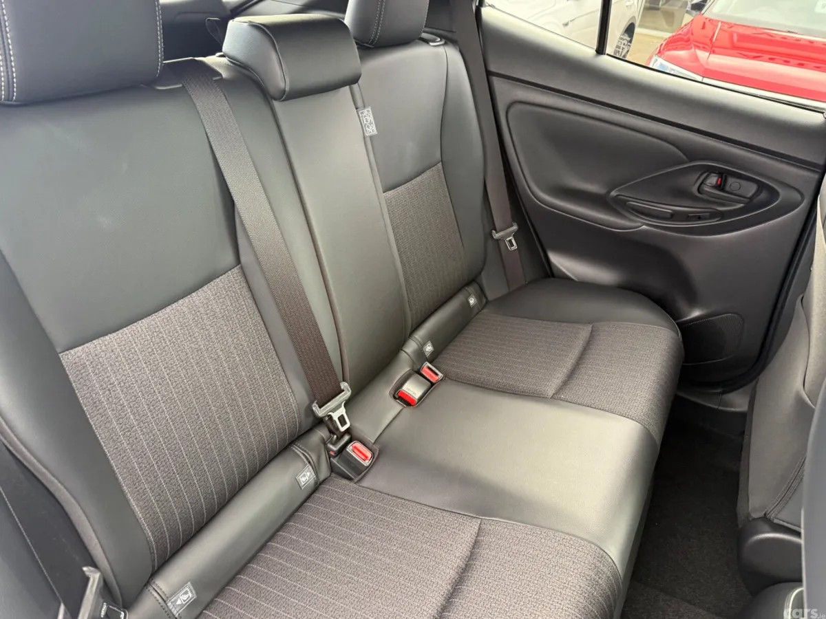 Toyota Yaris Cross SUV, Petrol Hybrid, 2023, White