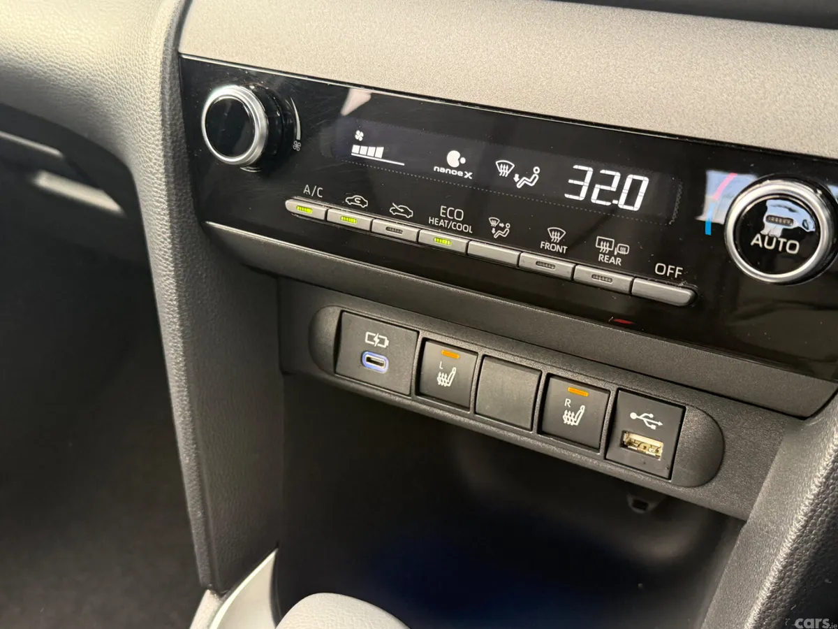 Toyota Yaris Cross SUV, Petrol Hybrid, 2023, White