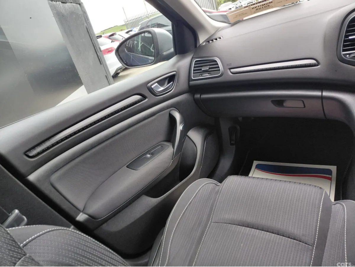Renault Megane Hatchback, Petrol, 2019, Blue