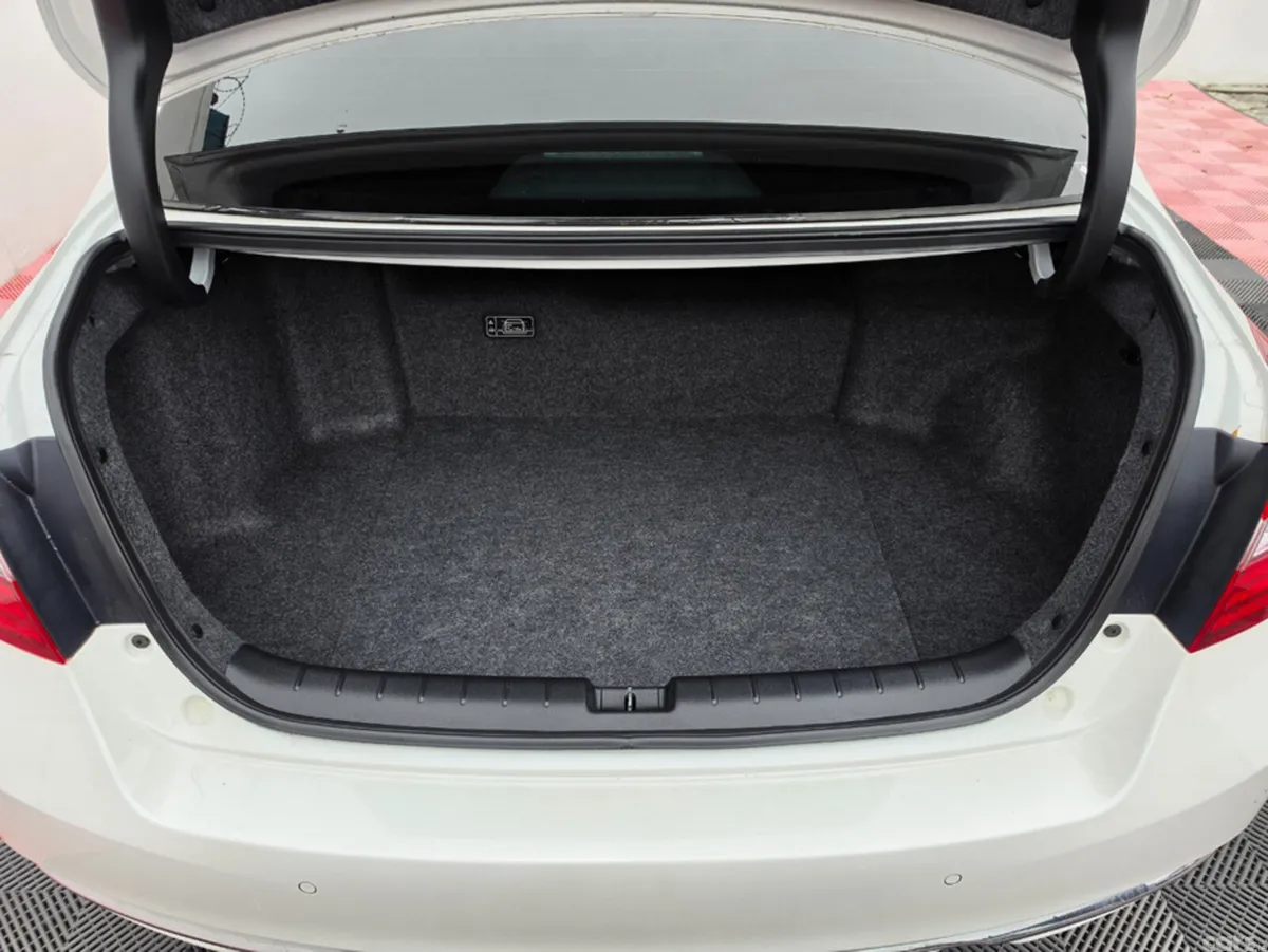 Honda Accord Saloon, Petrol Hybrid, 2017, White