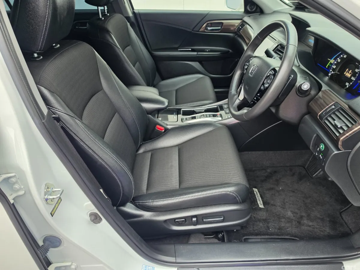 Honda Accord Saloon, Petrol Hybrid, 2017, White