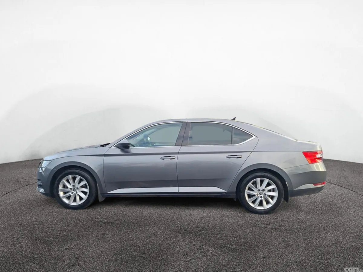 Skoda Superb Hatchback, Diesel, 2022, Grey