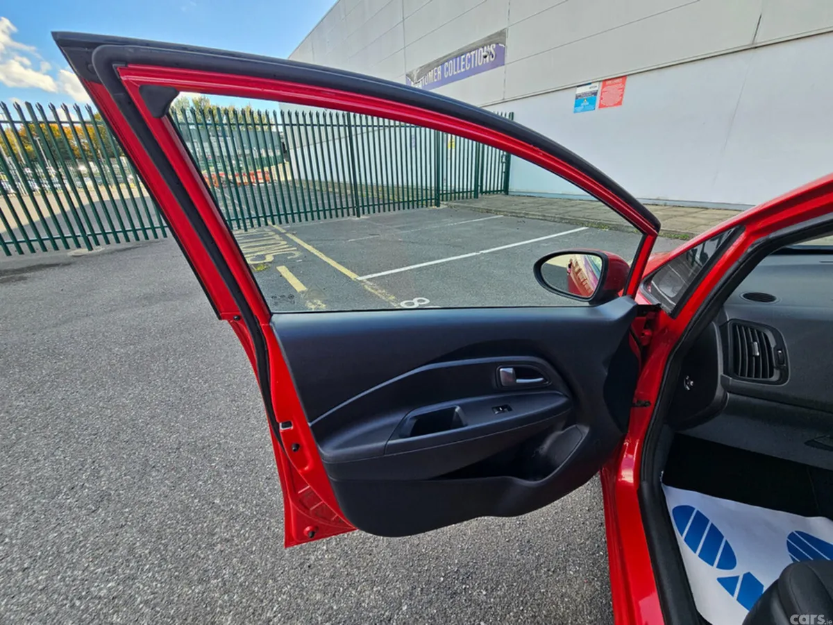 Kia Rio MPV, Petrol, 2013, Red