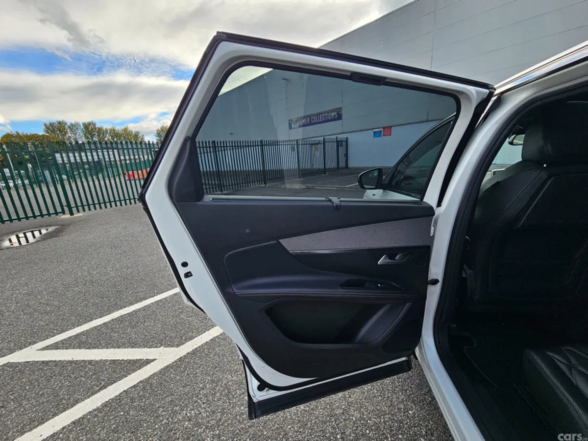 Peugeot 5008 MPV, Diesel, 2019, White