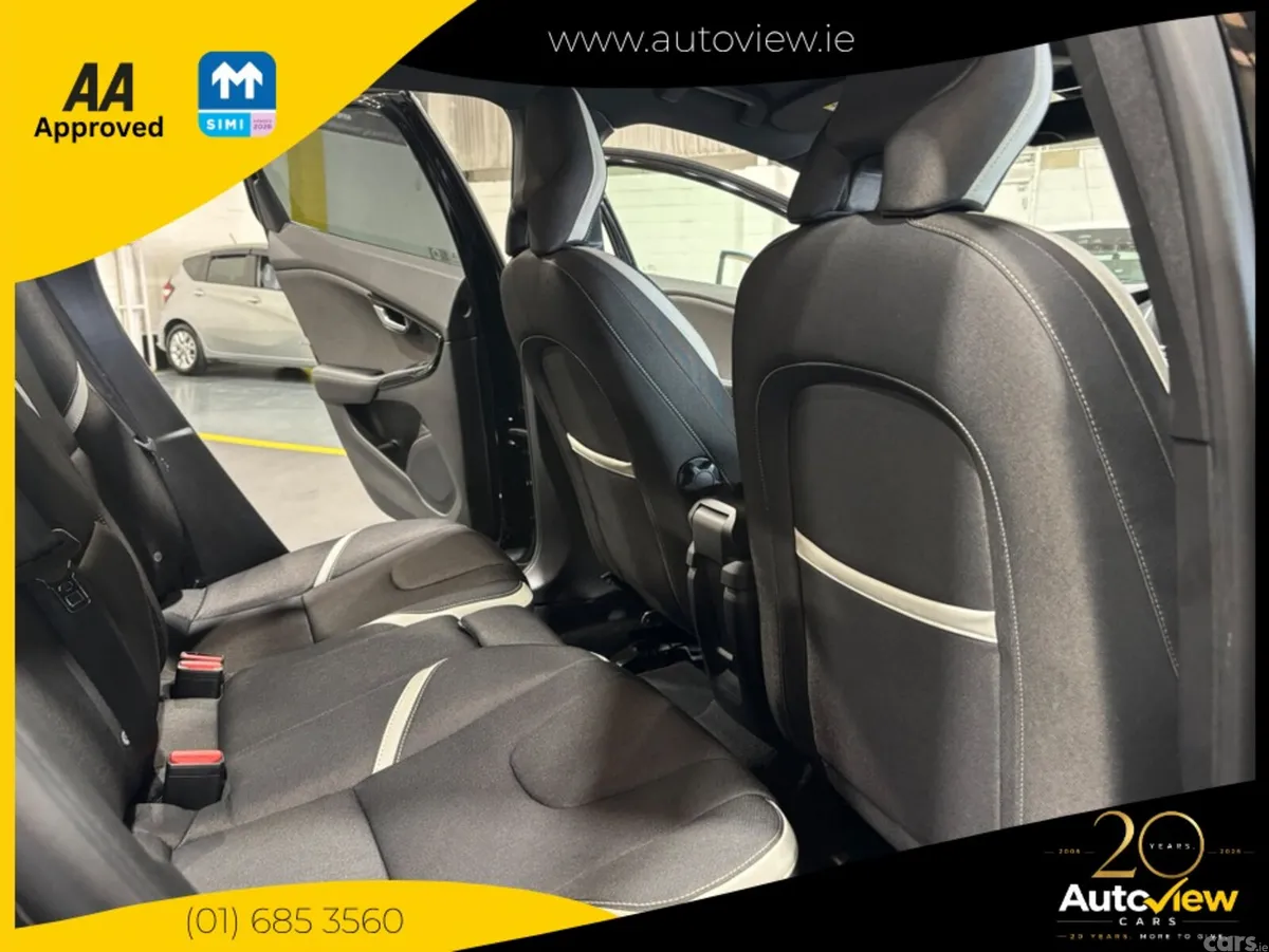 Volvo V40 Hatchback, Diesel, 2019, Black