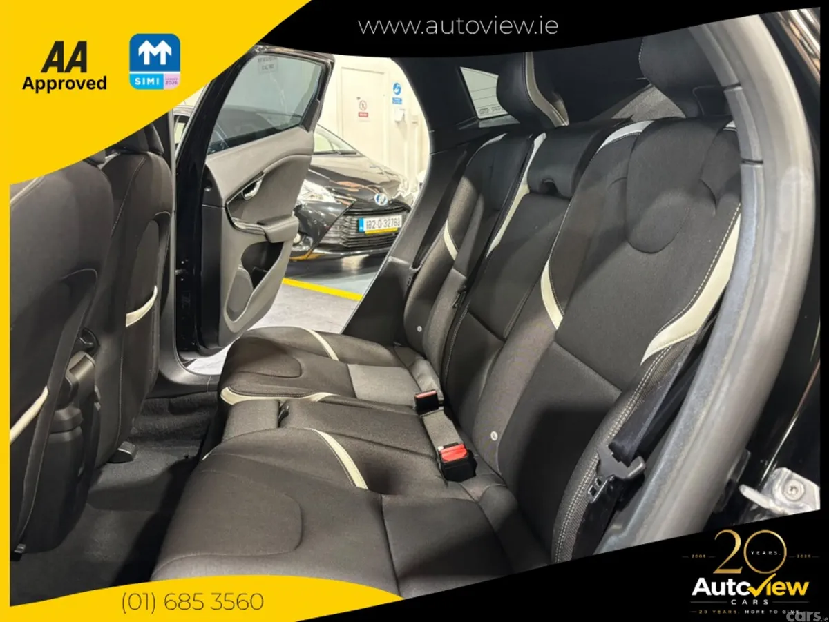 Volvo V40 Hatchback, Diesel, 2019, Black