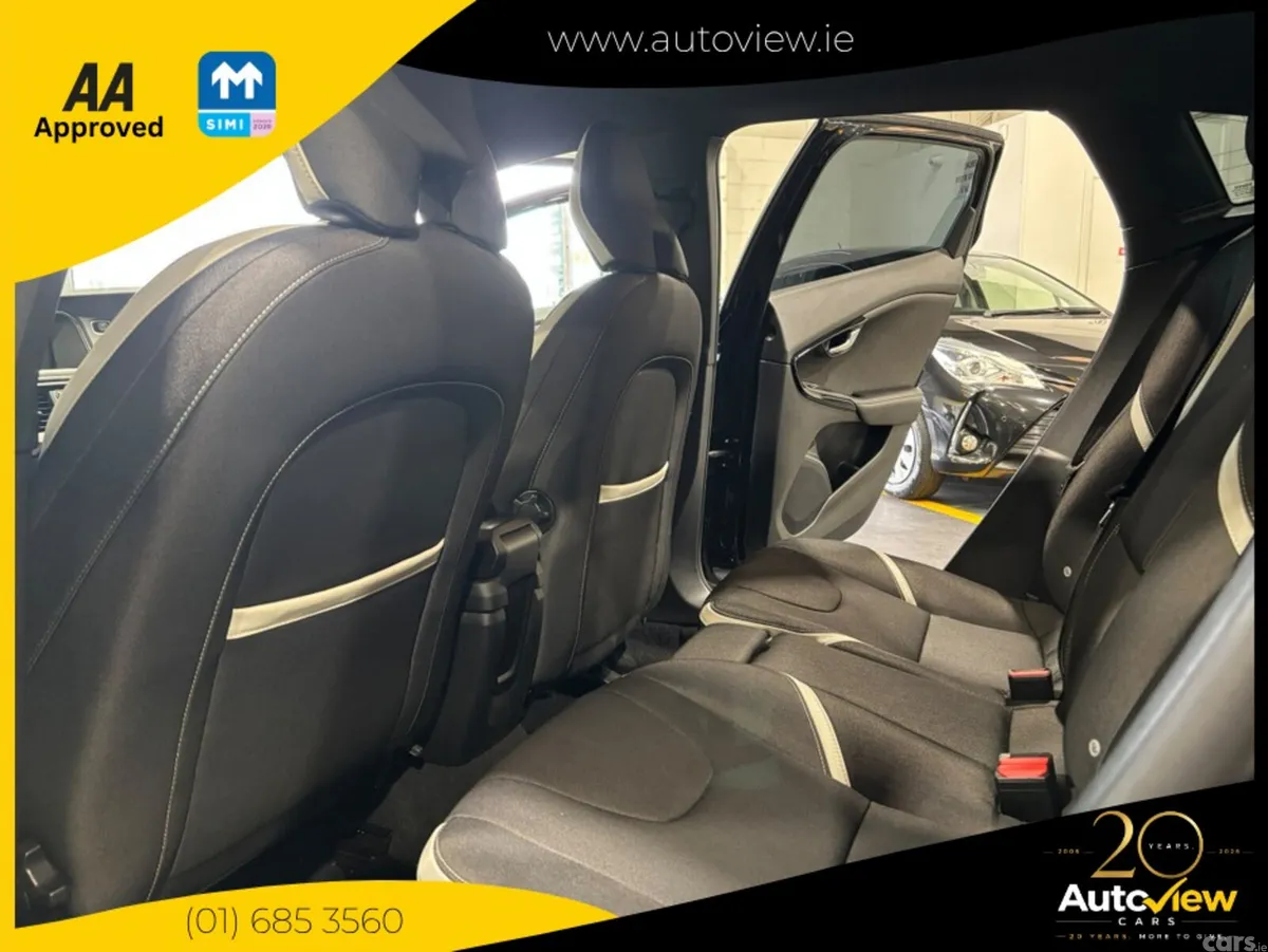 Volvo V40 Hatchback, Diesel, 2019, Black