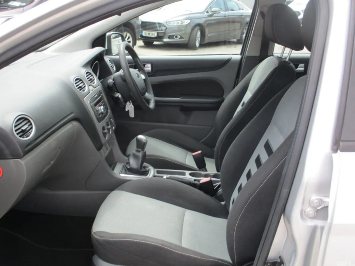 Ford Focus Hatchback, Diesel, 2011, Silver