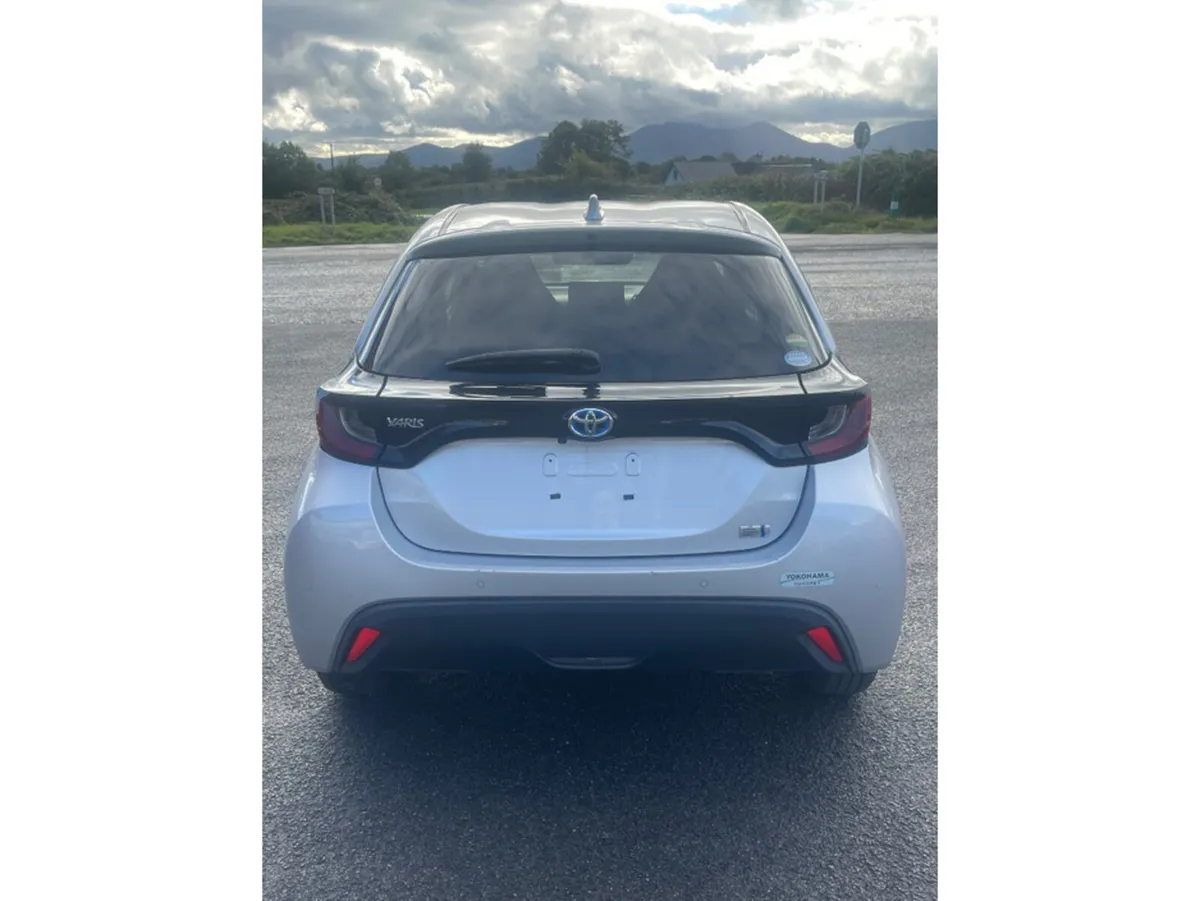 Toyota Yaris Hatchback, Petrol Hybrid, 2020, Silver