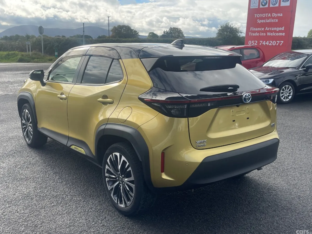 Toyota Yaris Cross Hatchback, Petrol Hybrid, 2021, Gold