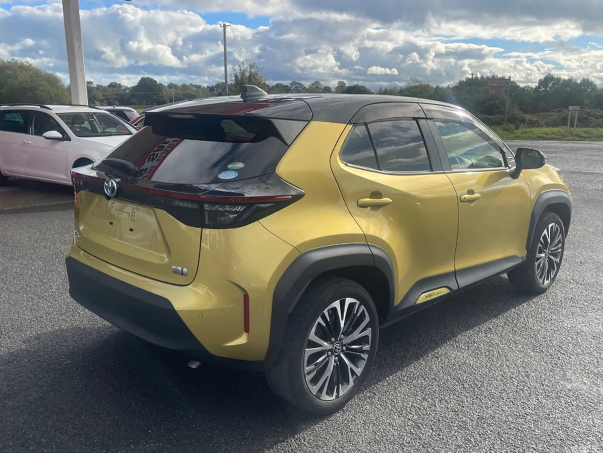 Toyota Yaris Cross Hatchback, Petrol Hybrid, 2021, Gold