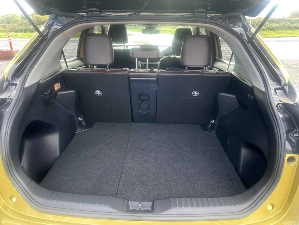 Toyota Yaris Cross Hatchback, Petrol Hybrid, 2021, Gold
