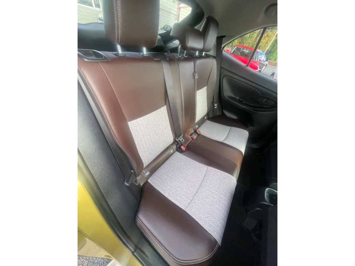 Toyota Yaris Cross Hatchback, Petrol Hybrid, 2021, Gold