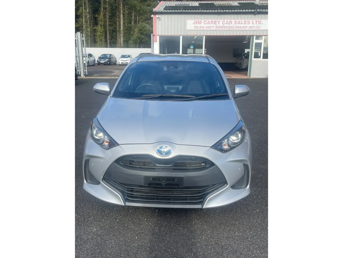 Toyota Yaris Hatchback, Petrol Hybrid, 2020, Silver