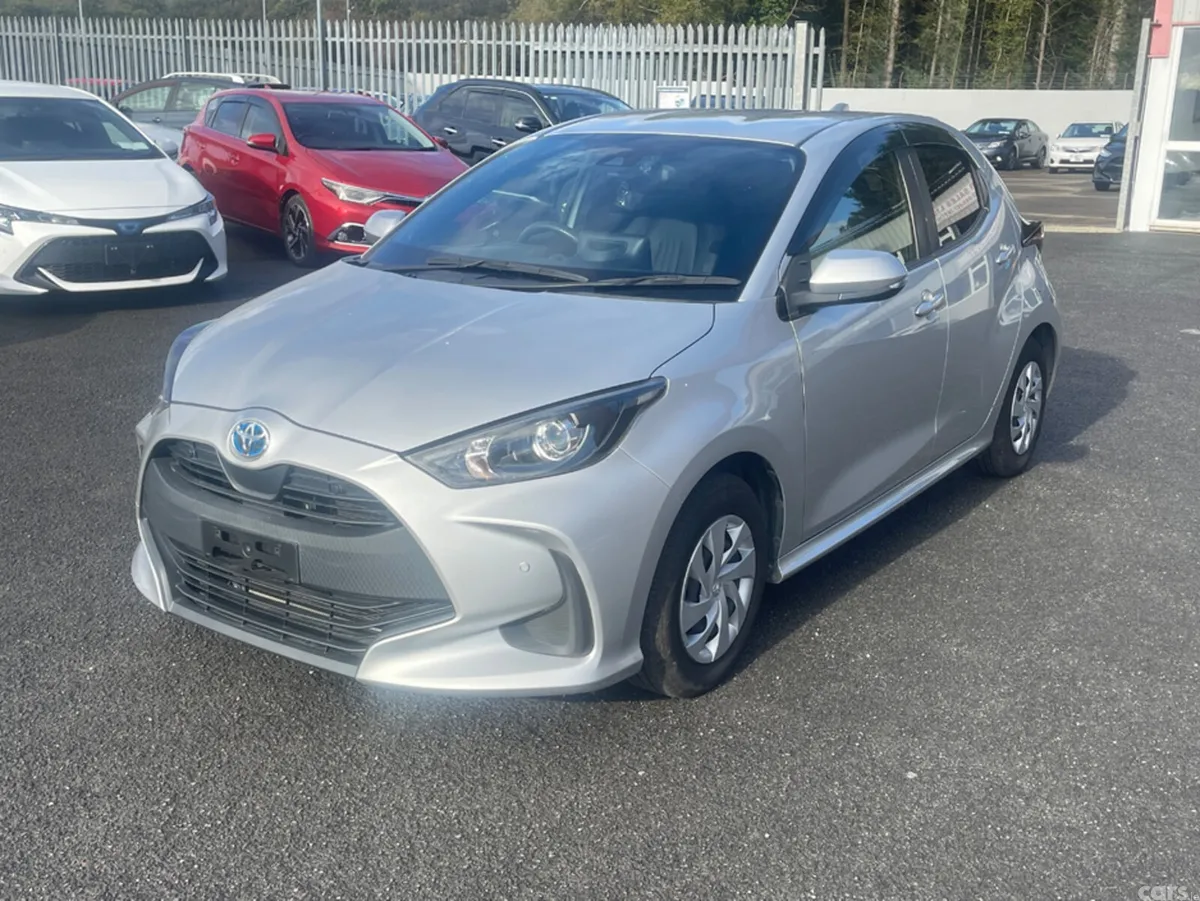 Toyota Yaris Hatchback, Petrol Hybrid, 2020, Silver