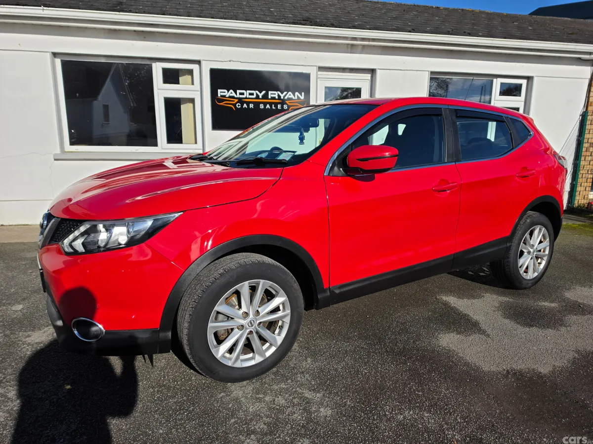Nissan Qashqai SUV, Diesel, 2017, Red