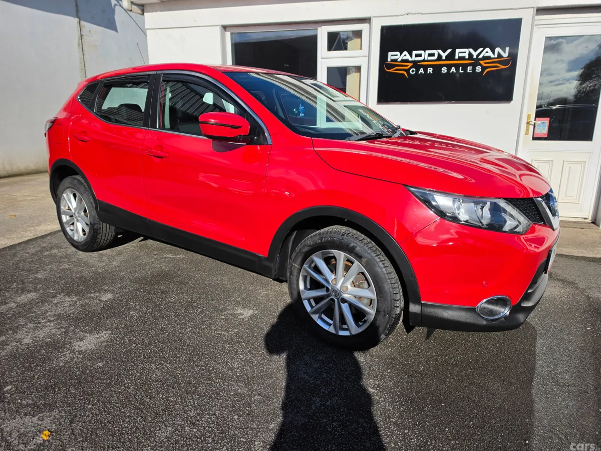 Nissan Qashqai SUV, Diesel, 2017, Red
