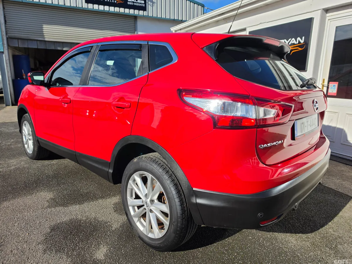 Nissan Qashqai SUV, Diesel, 2017, Red