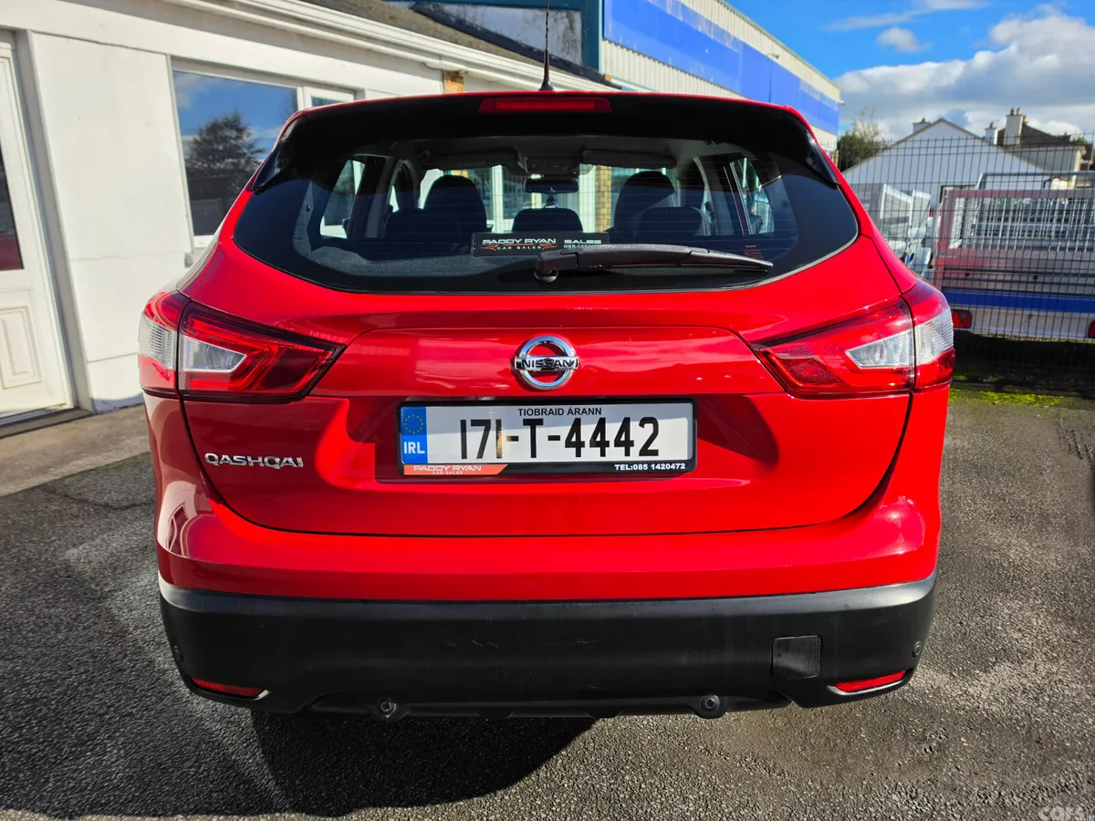 Nissan Qashqai SUV, Diesel, 2017, Red