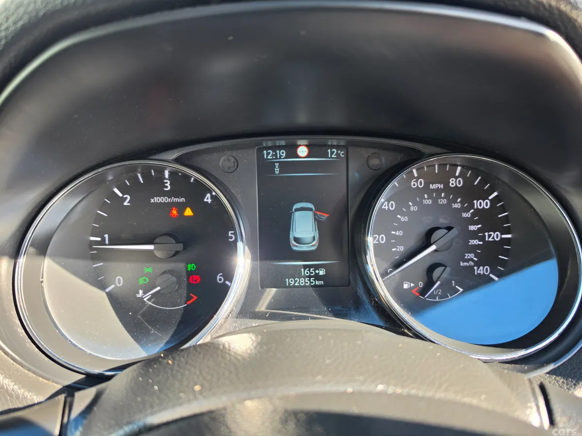 Nissan Qashqai SUV, Diesel, 2017, Red