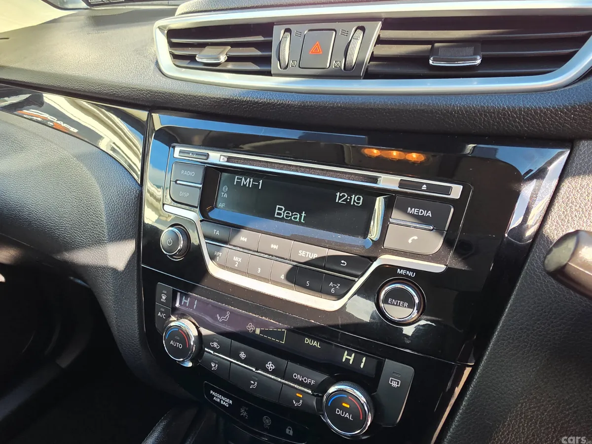 Nissan Qashqai SUV, Diesel, 2017, Red