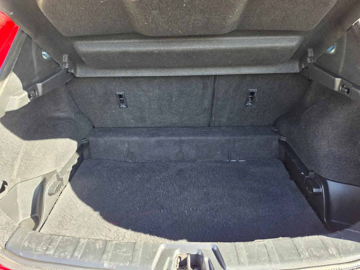 Nissan Qashqai SUV, Diesel, 2017, Red