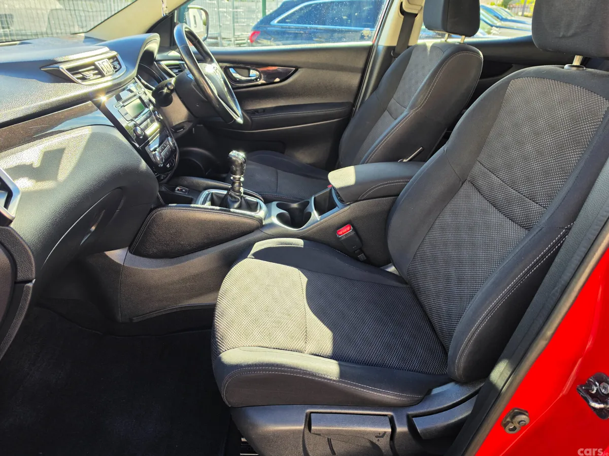 Nissan Qashqai SUV, Diesel, 2017, Red
