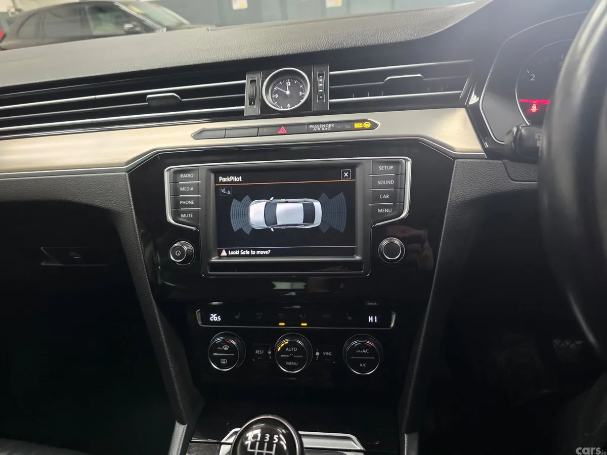 Volkswagen Passat Saloon, Diesel, 2015, Silver