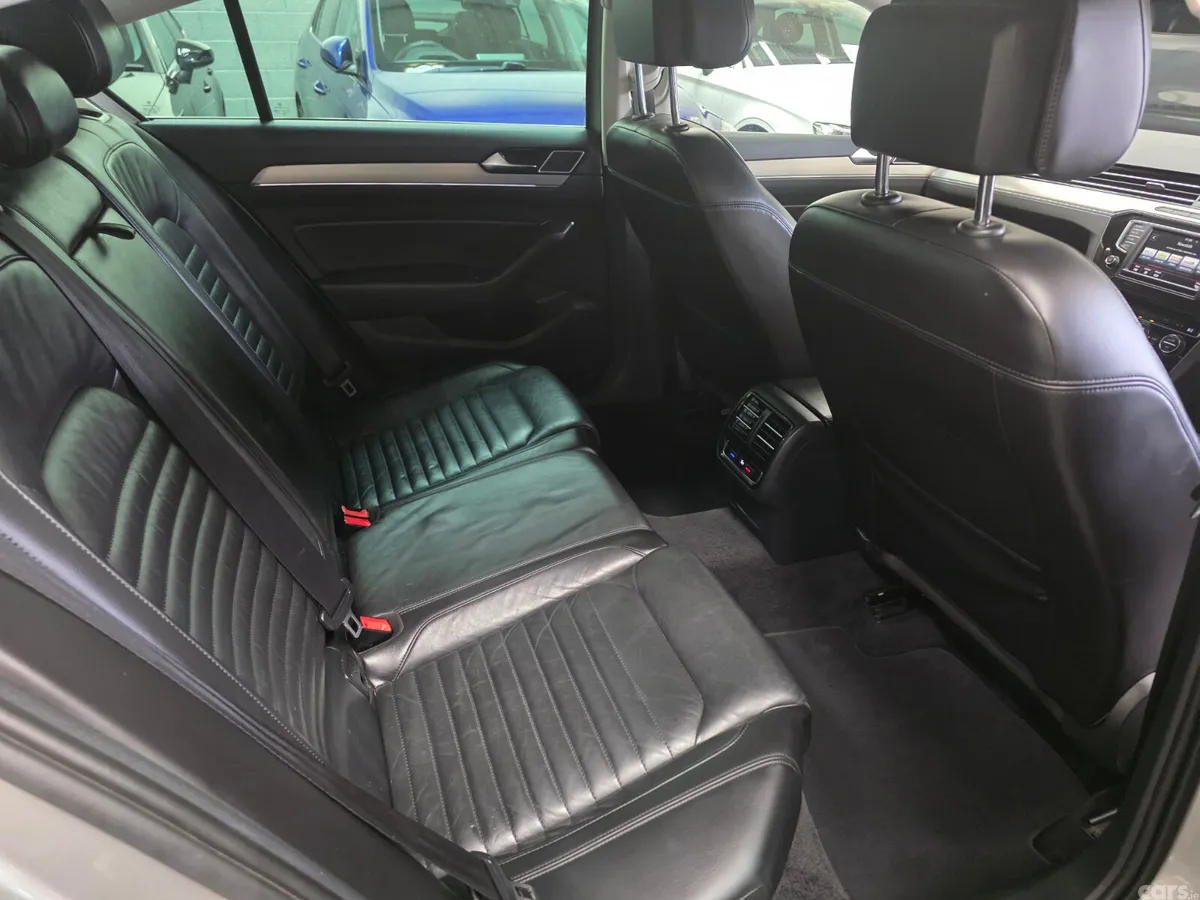 Volkswagen Passat Saloon, Diesel, 2015, Silver