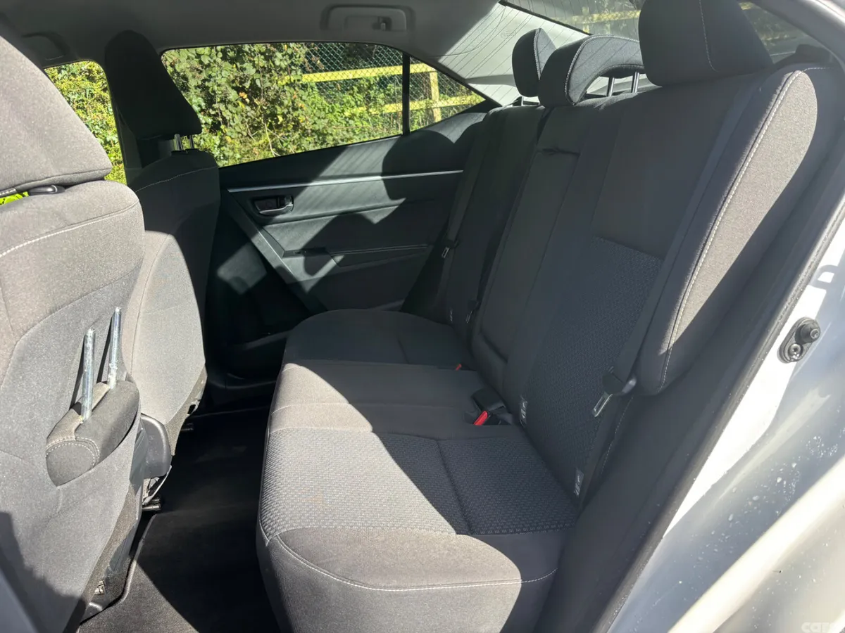 Toyota Corolla Saloon, Diesel, 2017, White