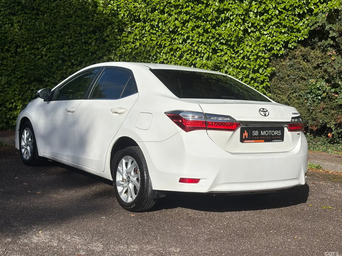 Toyota Corolla Saloon, Diesel, 2017, White
