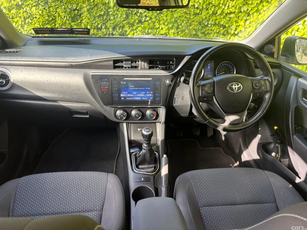 Toyota Corolla Saloon, Diesel, 2017, White