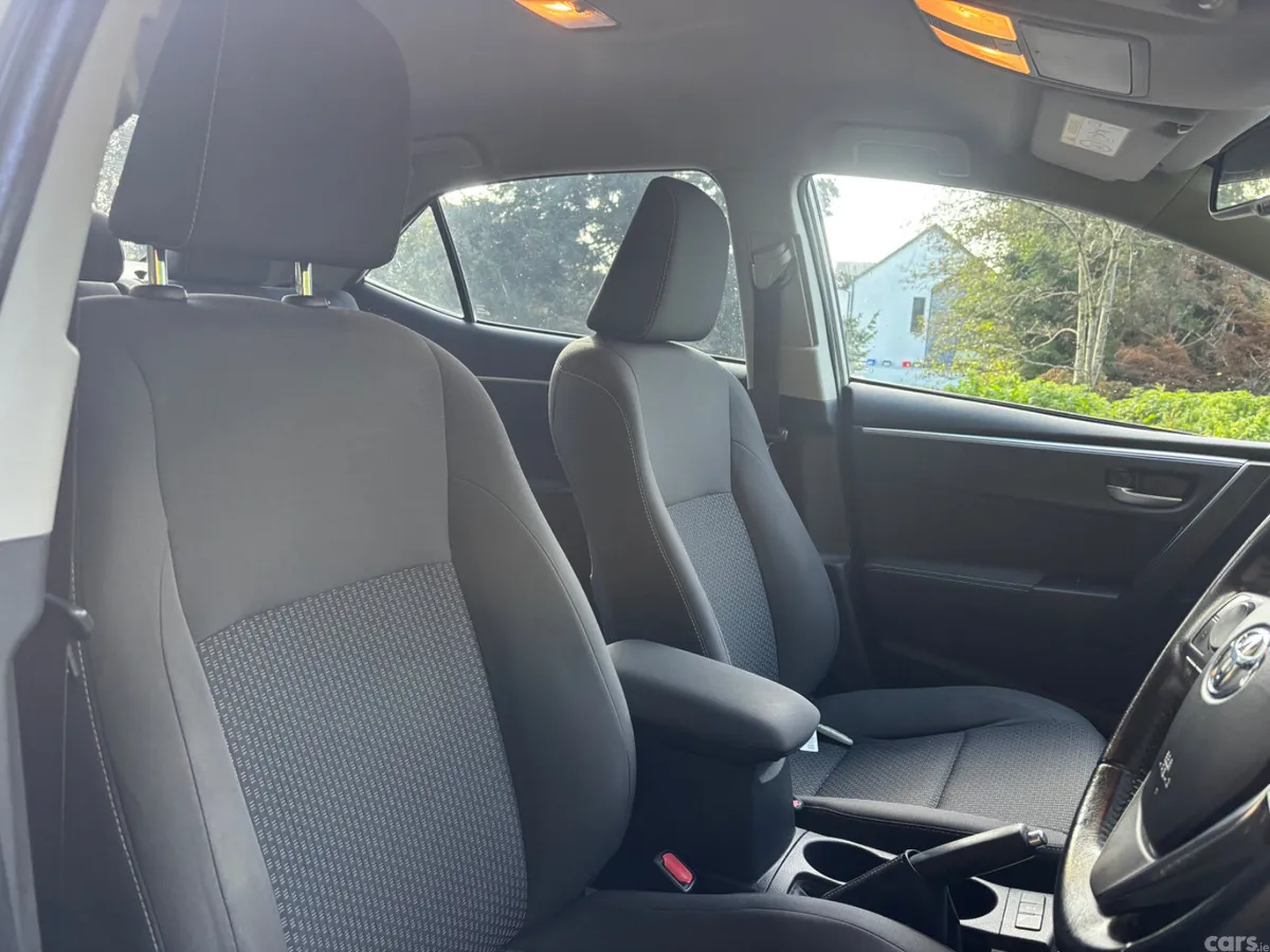 Toyota Corolla Saloon, Diesel, 2017, White