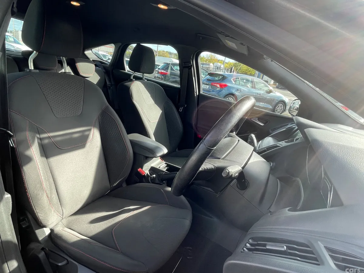 Ford Focus Hatchback, Diesel, 2017, Grey