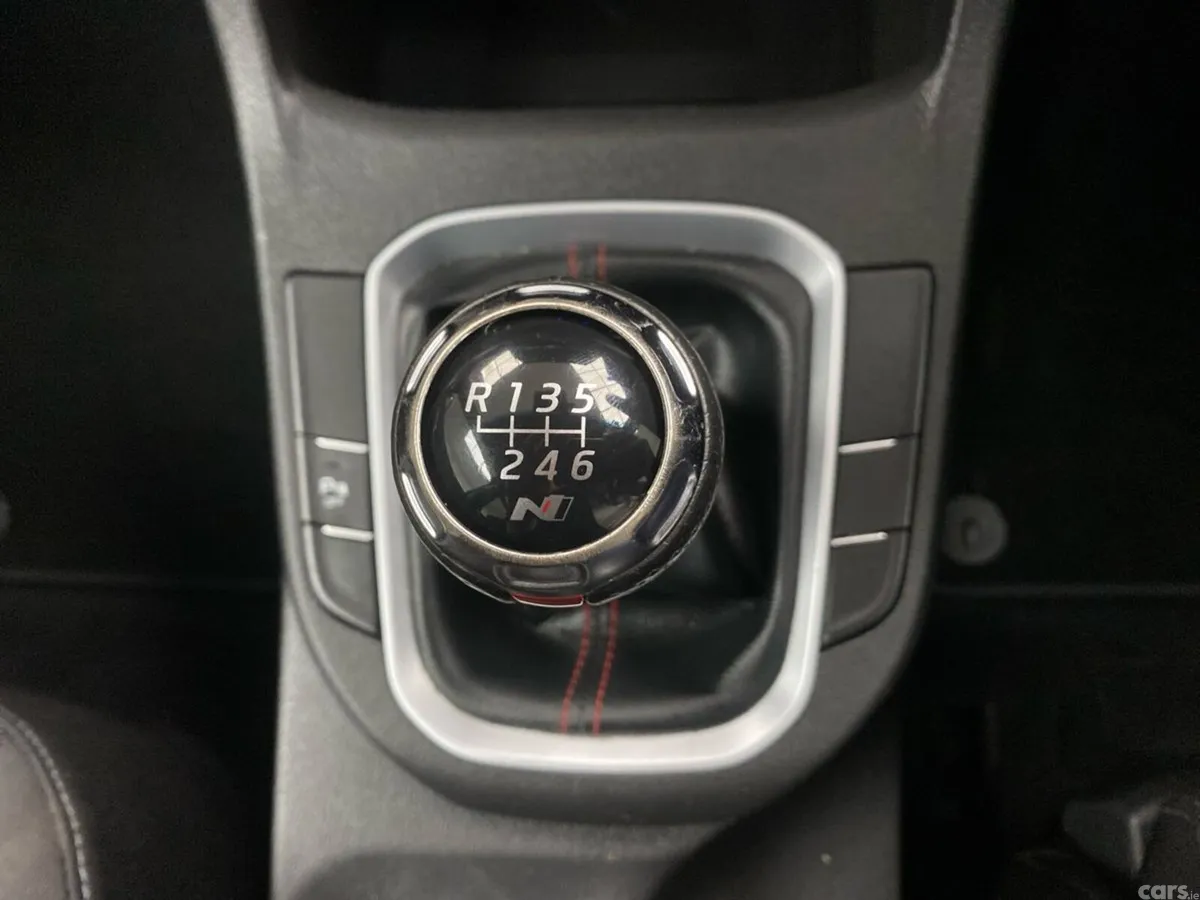 Hyundai i30 Hatchback, Petrol, 2022, Brown