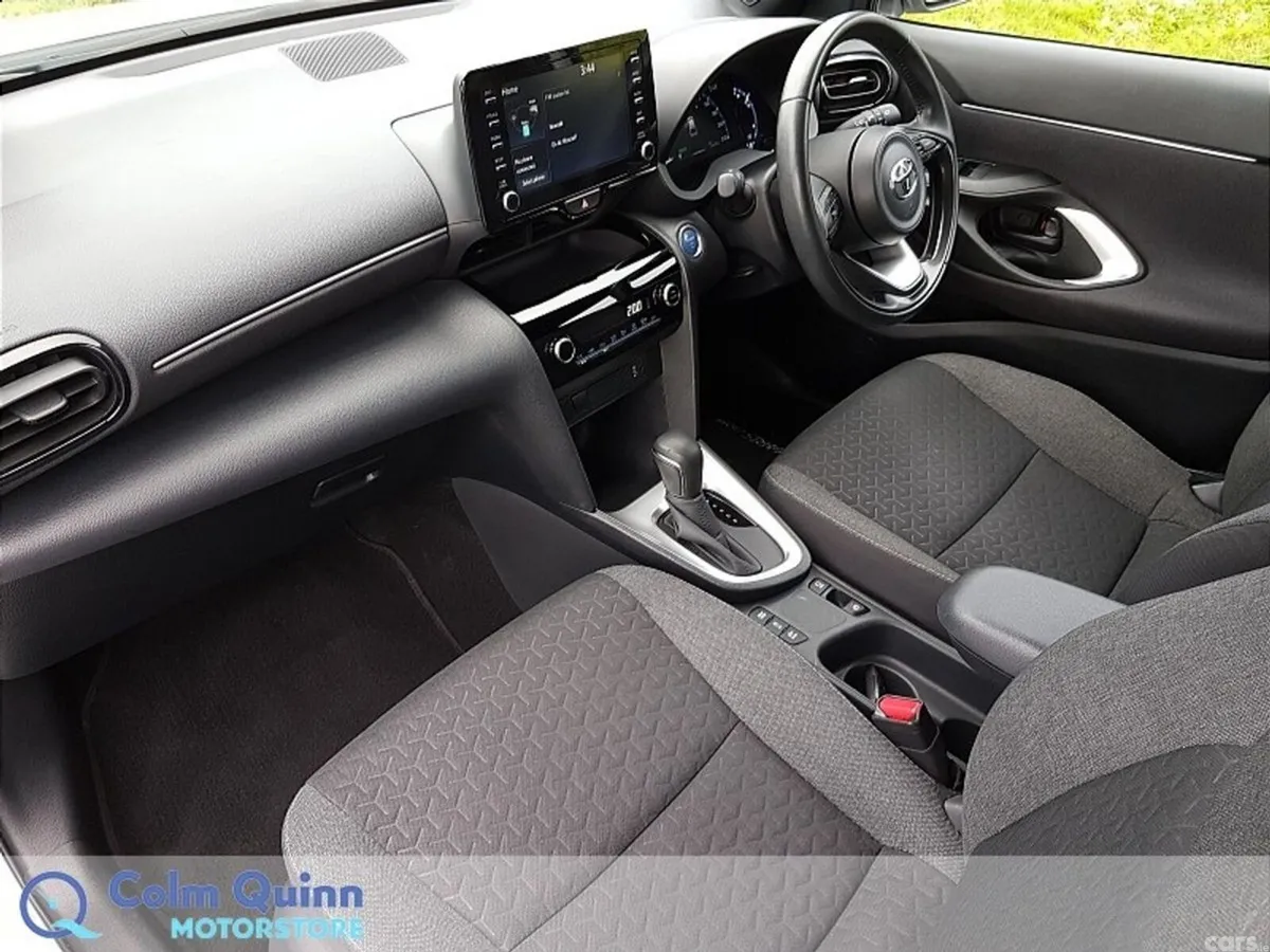 Toyota Yaris Cross SUV, Petrol Hybrid, 2023, White